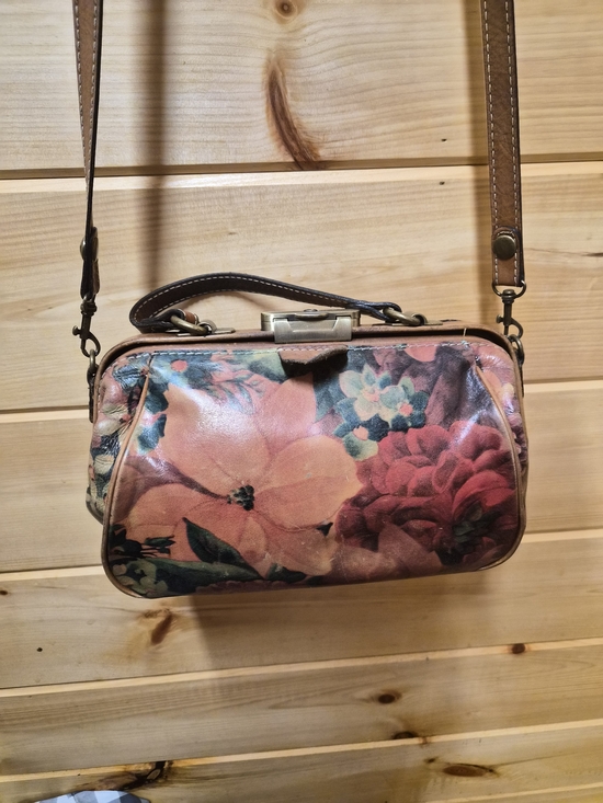 Patricia Nash Handbags - Patricia Nash Floral Print Leather Crossbody Bag (No Key)